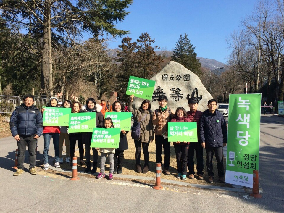 160305_정당연설회(무등산증심사지구)_지나가는시민(01).jpeg